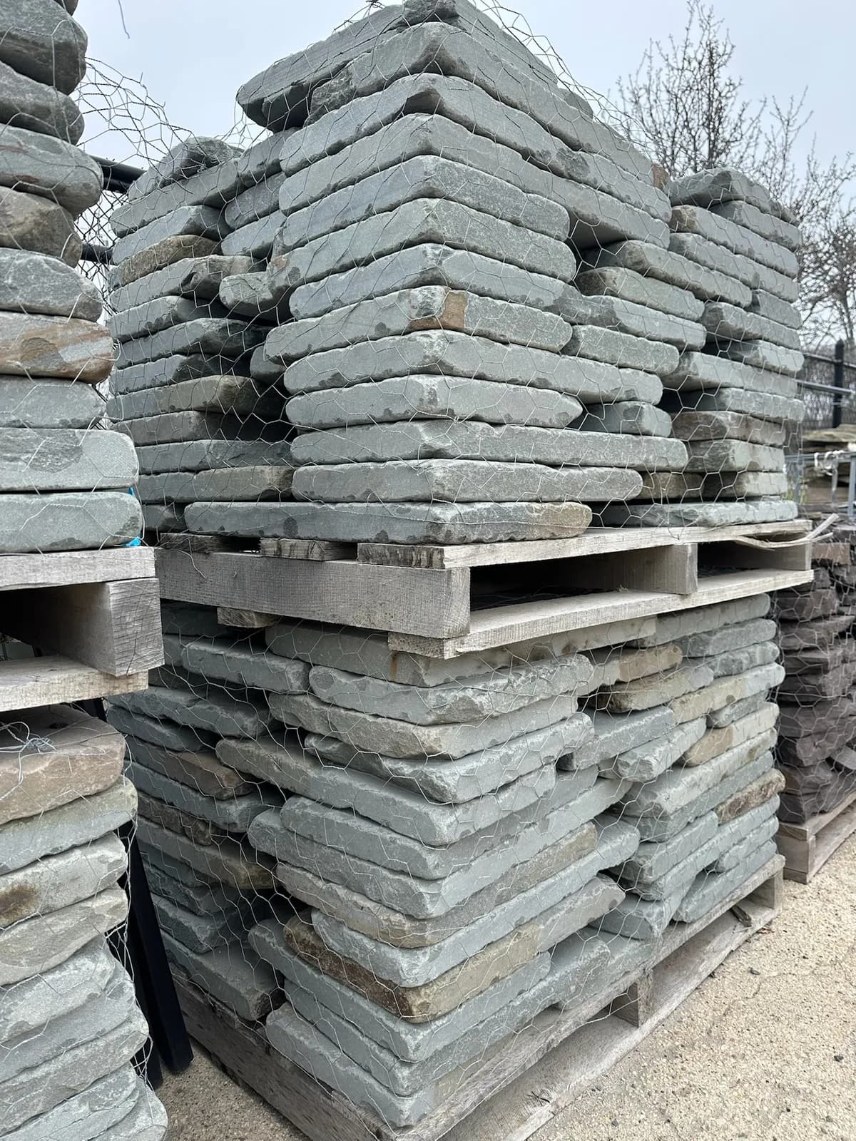 Tumbled Garden Path Steppers 2" THK (~144sq ft / 12layers) SKID